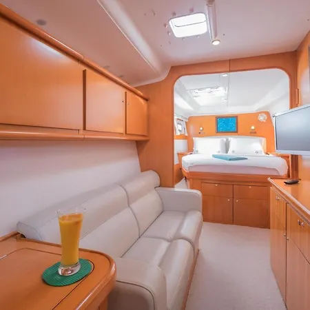 Hotel en barco Sail Med Catamaran