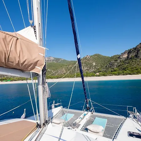 Sail Med Catamaran أولدينيس