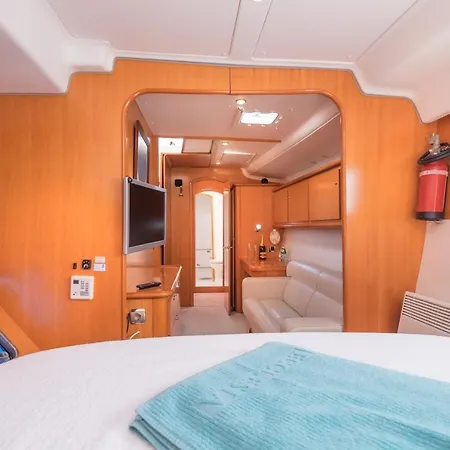Sail Med Catamaran أولدينيس