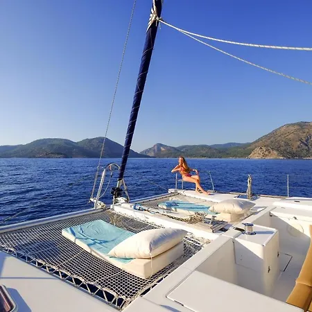 Sail Med Catamaran Bådhotel